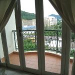 یراق درب بالکنی پنجره upvc